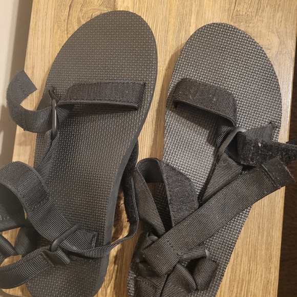 Teva Sandals Black, Size 10 mens - Picture 4 of 4